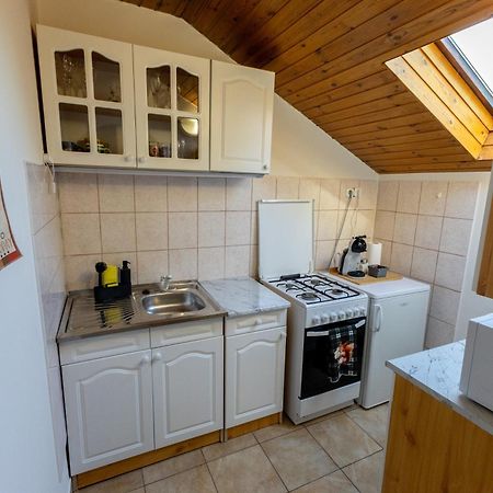 Kismokus Apartman Eger Exterior photo