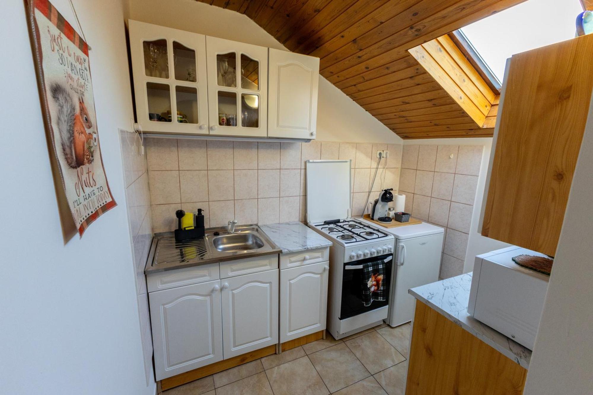 Kismokus Apartman Eger Exterior photo