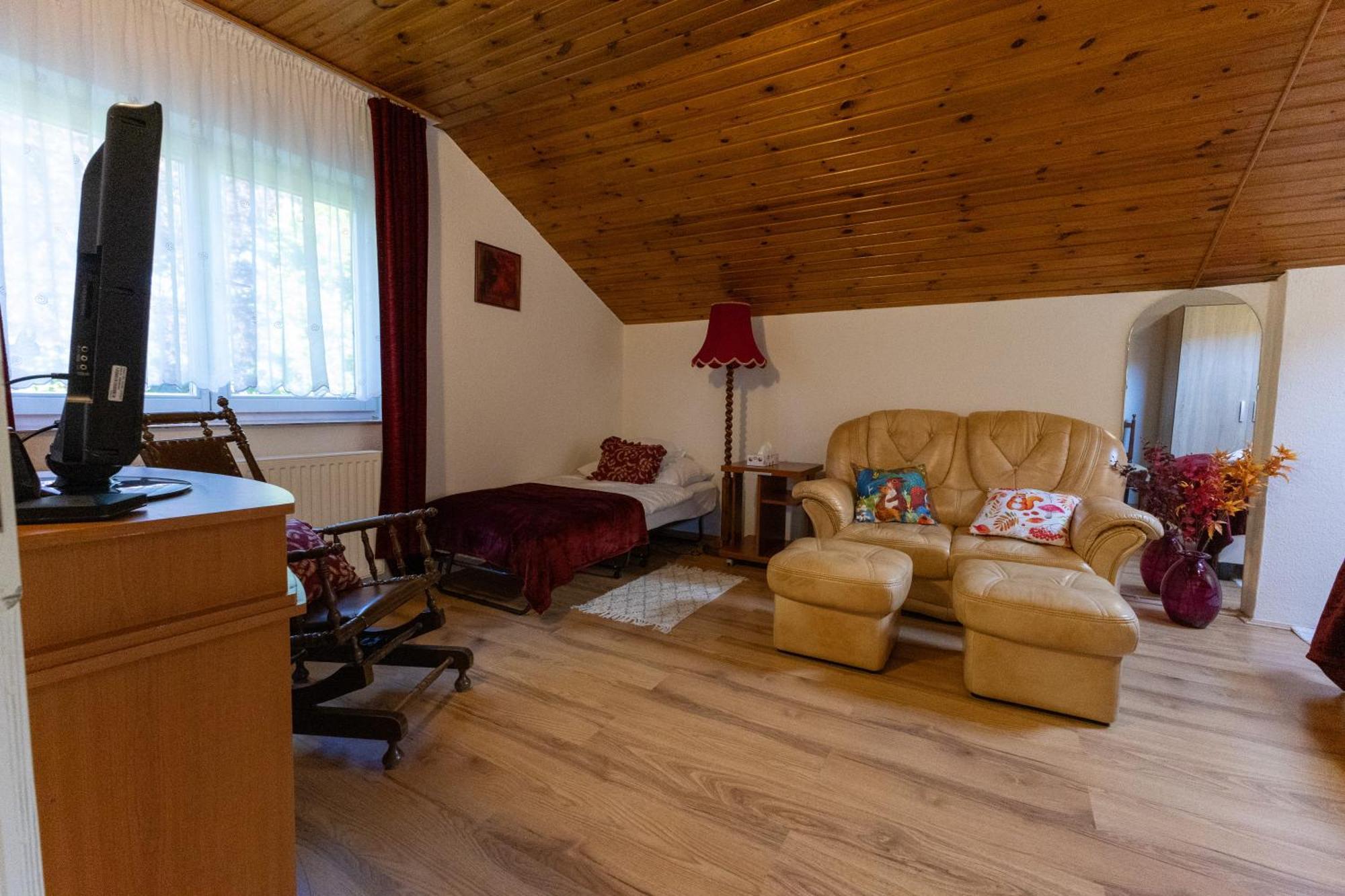Kismokus Apartman Eger Exterior photo