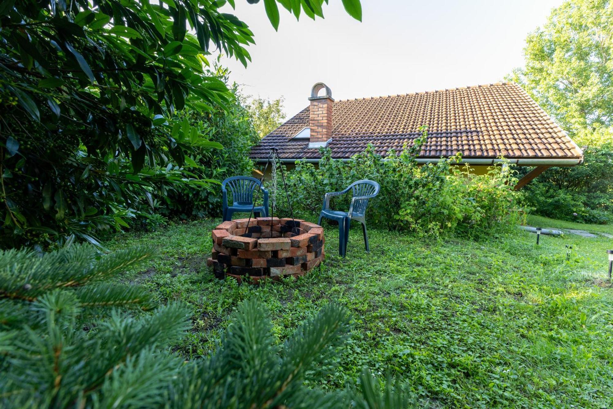 Kismokus Apartman Eger Exterior photo